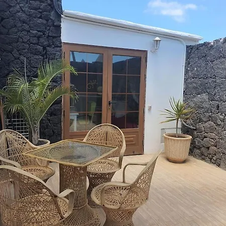 La Graciosa By Rentaholidayslanzarote Apartment *